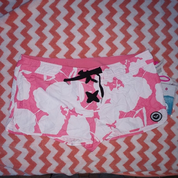 Roxy Other - 🌺🌺 ROXY hot pink floral boardshorts size 9 🌺🌺